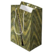 Oboe op Wavy Green Striped Background Medium Cadeauzakje (Achterkant Gekanteld)