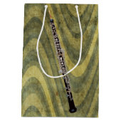 Oboe op Wavy Green Striped Background Medium Cadeauzakje (Achterkant)