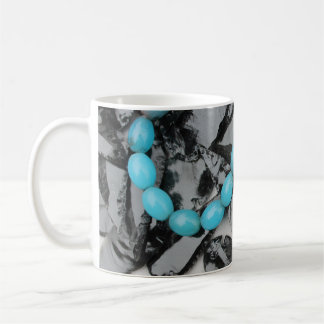 Obsidian Arrowielkralen en Turquoise Glass Beads Koffiemok