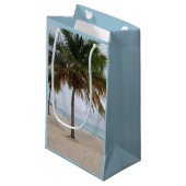 Oceaan en strand met palmboom klein cadeauzakje (Voorkant Gekanteld)