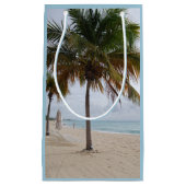 Oceaan en strand met palmboom klein cadeauzakje (Voorkant)