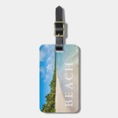 Oceaan getijde op een tropisch strand bagagelabel (Voorkant verticaal)