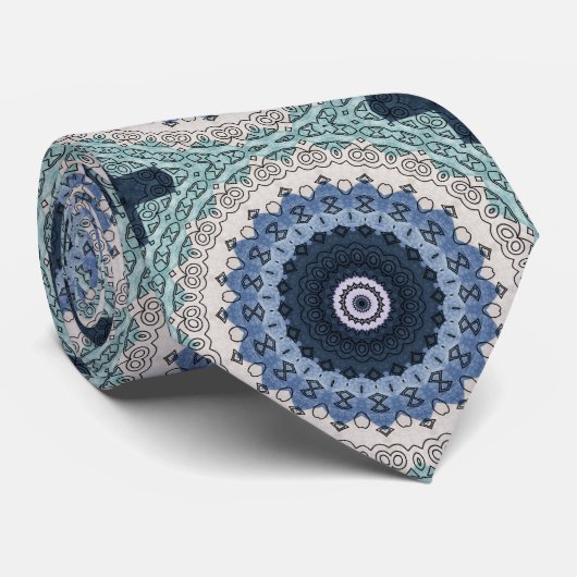 Oceaanblauw en wit mandala-ontwerp stropdas (Opgerold)