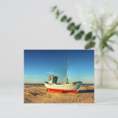 Oceaanboot op het zandstrand briefkaart (Staand voorkant)