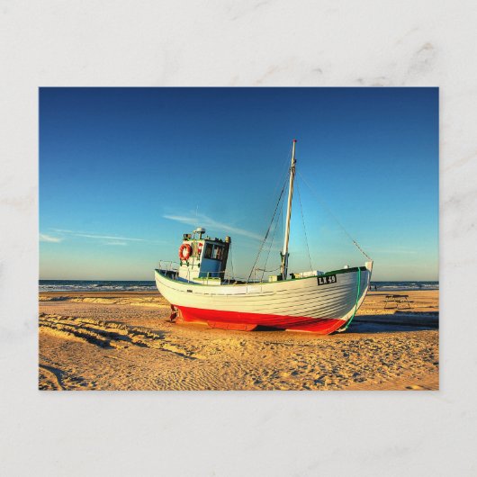 Oceaanboot op het zandstrand briefkaart (Voorkant)