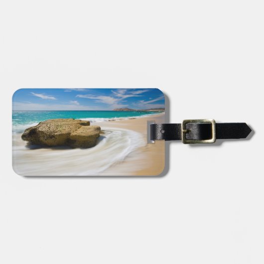 Oceaangetij kolkt op het strand bagagelabel (Voorkant horizontaal)