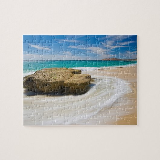 Oceaangetij kolkt op het strand legpuzzel (Horizontaal)