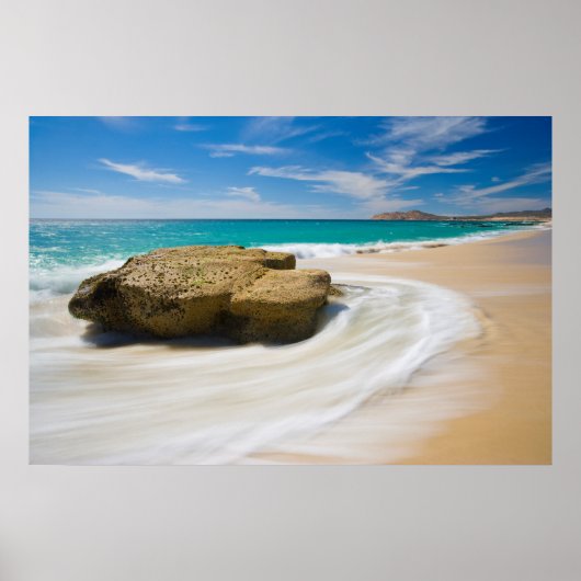 Oceaangetij kolkt op het strand poster (Voorkant)