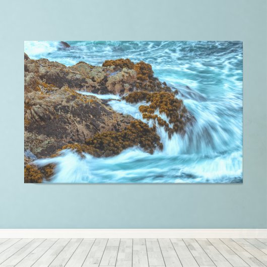 Oceaangolven kruipen op Rocky Shore Canvas Afdruk (Insitu (Houten vloer))