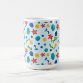 Oceaanstrand met zeesterren, schelpen en steentjes koffiemok (Center)