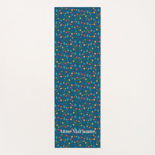 Oceaanstrand met zeesterren, schelpen en steentjes yogamat (Voorkant)