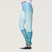 Oceaanwater, heldere blauwe lucht. leggings (Links)