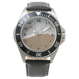 Oceaanwit wassen op het strand horloge