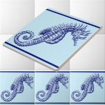 Ocean Beach Seahorse Frieze Patroon Tegeltje<br><div class="desc">Dit is een oceaanstrandkunst in diep marinesblauw van een zeepaardje. U kunt de achtergrondkleur aanpassen.</div>