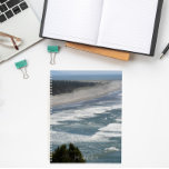 Ocean Beach Waves Kustlijn Zeegezicht Planner<br><div class="desc">Deze maandelijkse/wekelijkse kalender planner houdt al uw komende activiteiten en schema's georganiseerd in één handige plaats en beschikt over een zeegezicht afbeelding van oceaangolven die breken op een kuststrand. Selecteer uw planner stijl en draad kleur.</div>