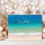 Ocean Beach Wens je een vrolijk kerstfeest Feestdagenkaart<br><div class="desc">Kerst briefkaarten met oceaan en strand scene. Aanpassen met uw begroeting en handtekening. Tropisch blauw water en strandzand op de voorkant met voorbeeldtekst,  "we wish you" (verander de formulering naar "I" indien nodig). De tekst gaat verder op de achterkant met een "Merry Christmas" en "Happy New Year" begroeting.</div>