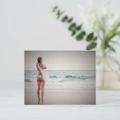 Ocean Bikini Jonge Vrouw Vakantie Zomer Thong Feestdagenkaart (Staand voorkant)