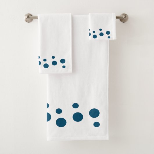 Ocean Blauw en wit Modern Bubbles Stippen Bad Handdoek (Insitu)