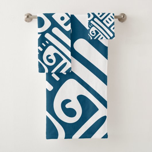Ocean Blue en White Doodles 4 van 4 Bad Handdoek (Insitu)