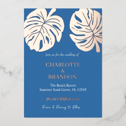 Ocean Blue Tropische Monstera Leaf Bruiloft Folie Uitnodiging (Voorkant)