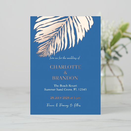 Ocean Blue tropische palmblad bruiloft goud Folie Uitnodiging (Staand Voorkant)