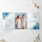 Ocean Blue Waterverf Floral Fotobruiloft Drieluik Uitnodiging (Binnen)