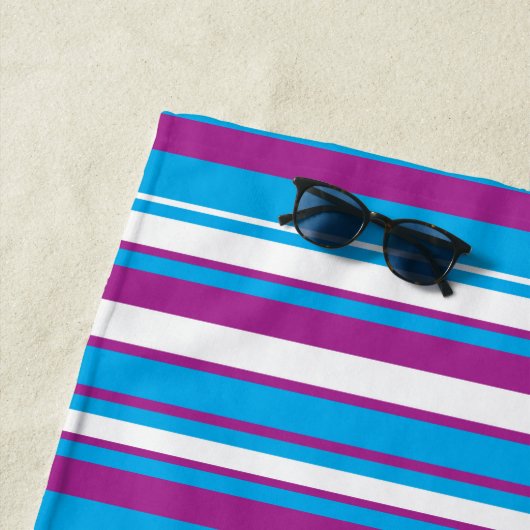 Ocean Breeze Diagonal Stripe Beach Towel Strandlaken (In situ)