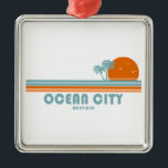 Ocean City Maryland Sun Palm Trees Metalen Ornament<br><div class="desc">Het wordt niet veel iconisch Maryland dan Ocean City. Er is enkel iets over de comfortabele chaos van de stoep die de perfecte atmosfeer voedt voor een onvergegetelijke familievakantie.</div>