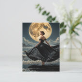 Ocean Dance Under the Moon Vrouw in zwarte jurk Briefkaart (Staand voorkant)