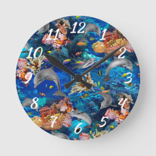 Ocean Dolphins zwemmen rond koraalrif Ronde Klok