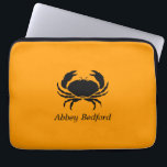 Ocean Glow_Black op Oranje Crab_personalized Laptop Sleeve<br><div class="desc">Show van uw kreukelende schaaldieren met onze opvallende oceaangloed, maritieme pictogrammen, volledig aanpasbaar zwart op Oranje krab superstijlvolle, reisvriendelijke, 100% neopreen laptophoes. Om het te personaliseren, voeg enkel jouw naam op het beschikbare gebied van de sjabloon toe, en u wordt gedaan. Als je je creatief voelt, kun je ook de...</div>
