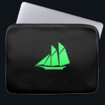 Ocean Glow_Green-on-Black Clipper Ship Laptop Sleeve<br><div class="desc">Als u zich creatief voelt,  kunt u de grootte,  de positie,  de kleur,  en zelfs het aantal schepen van de Klem,  samen met de achtergrondkleur veranderen. Klik op Aanpassen en ga weg!</div>