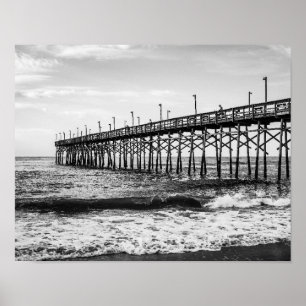 Ocean Isle Vist Pier Black en White Poster
