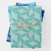 Ocean Manta Rays Polynesische Stijl Blauw Wit Inpakpapier Vel (In situ)