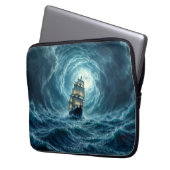 Ocean Tempest storm galjoen scheepsreis Laptop Sleeve (Voorkant Links)