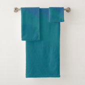 Ocean Tide Blue en Green Minimalist Bad Handdoek (Insitu)