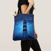 Ocean vuurtoren een donkerblauwe nacht met druppel tote bag (Dichtbij)