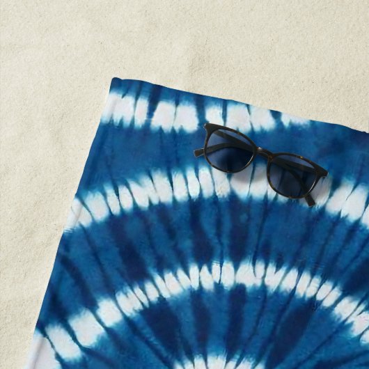 Ocean Wave Tie Dye Design Strandlaken (In situ)