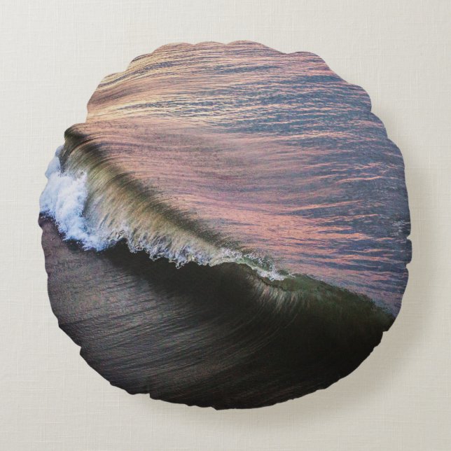 OCEAN WAVES CRASHING ON SHORE DURING DAYTIME ROND KUSSEN (Voorkant)