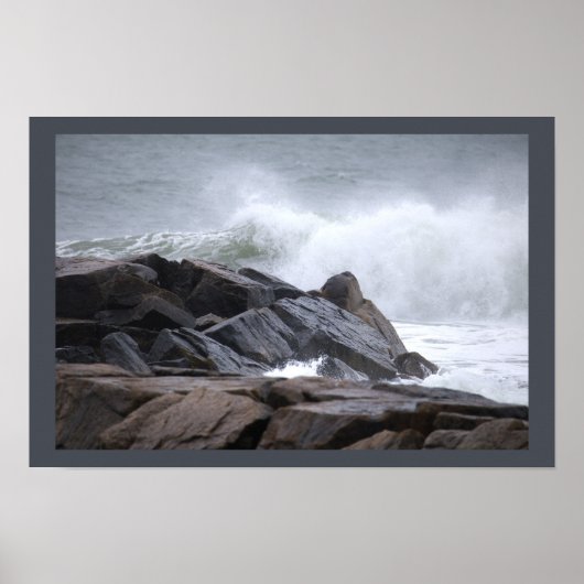 Ocean Waves Crashing Rocks Poster (Voorkant)