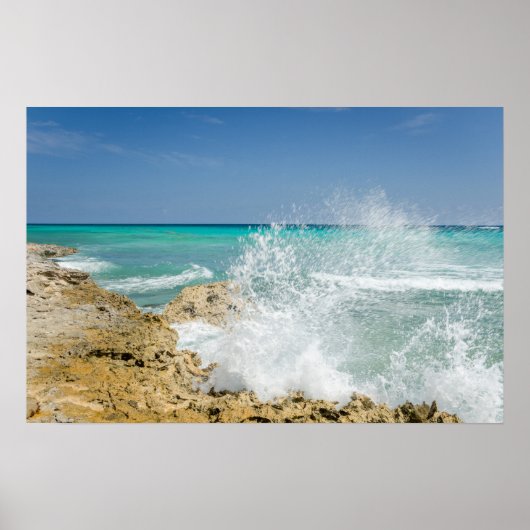 Ocean Waves crasht op Rocks Poster Print (Voorkant)