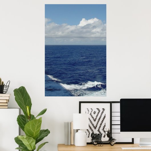 Ocean Waves en White Fluffy Clouds Poster (Thuiskantoor)