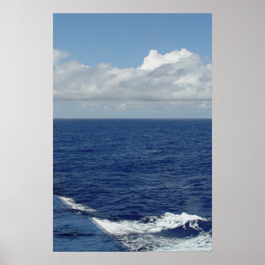 Ocean Waves en White Fluffy Clouds Poster (Voorkant)