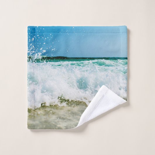Ocean Waves Splashing in Shore Bad Handdoek (Wasdoekje)