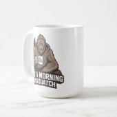 Ochtend Bigfoot - Slaperige Sasquatch met Koffie M Koffiemok (Voorkant links)