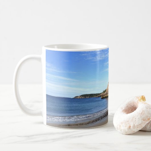 Ochtend bij Sand Beach Koffiemok (Met donut)