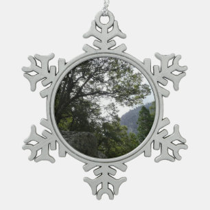 Ochtend op het pad naar Vernal Falls in Yosemite Tin Sneeuwvlok Ornament