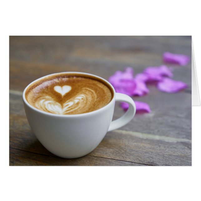 Ochtendbeker Latte met hartvormig schuim (Voorkant Horizontaal)
