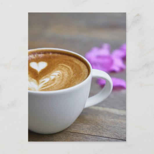 Ochtendbeker Latte met hartvormig schuim Briefkaart (Voorkant)