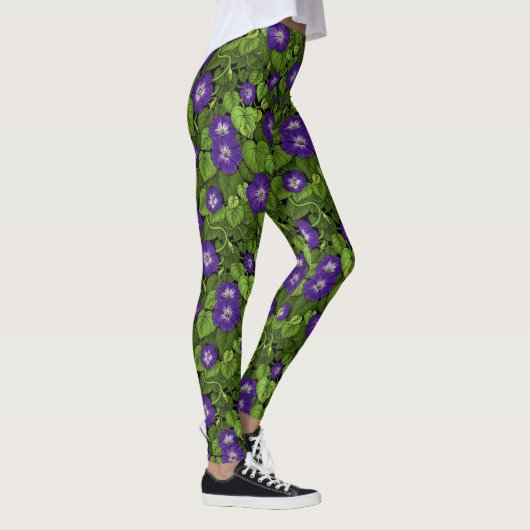 Ochtendglorie in paarse en groene leggings (Rechts)